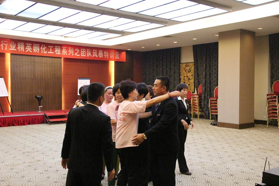 奇异果官网-球队备战决赛，教练谈团队合作的重要性的简单介绍