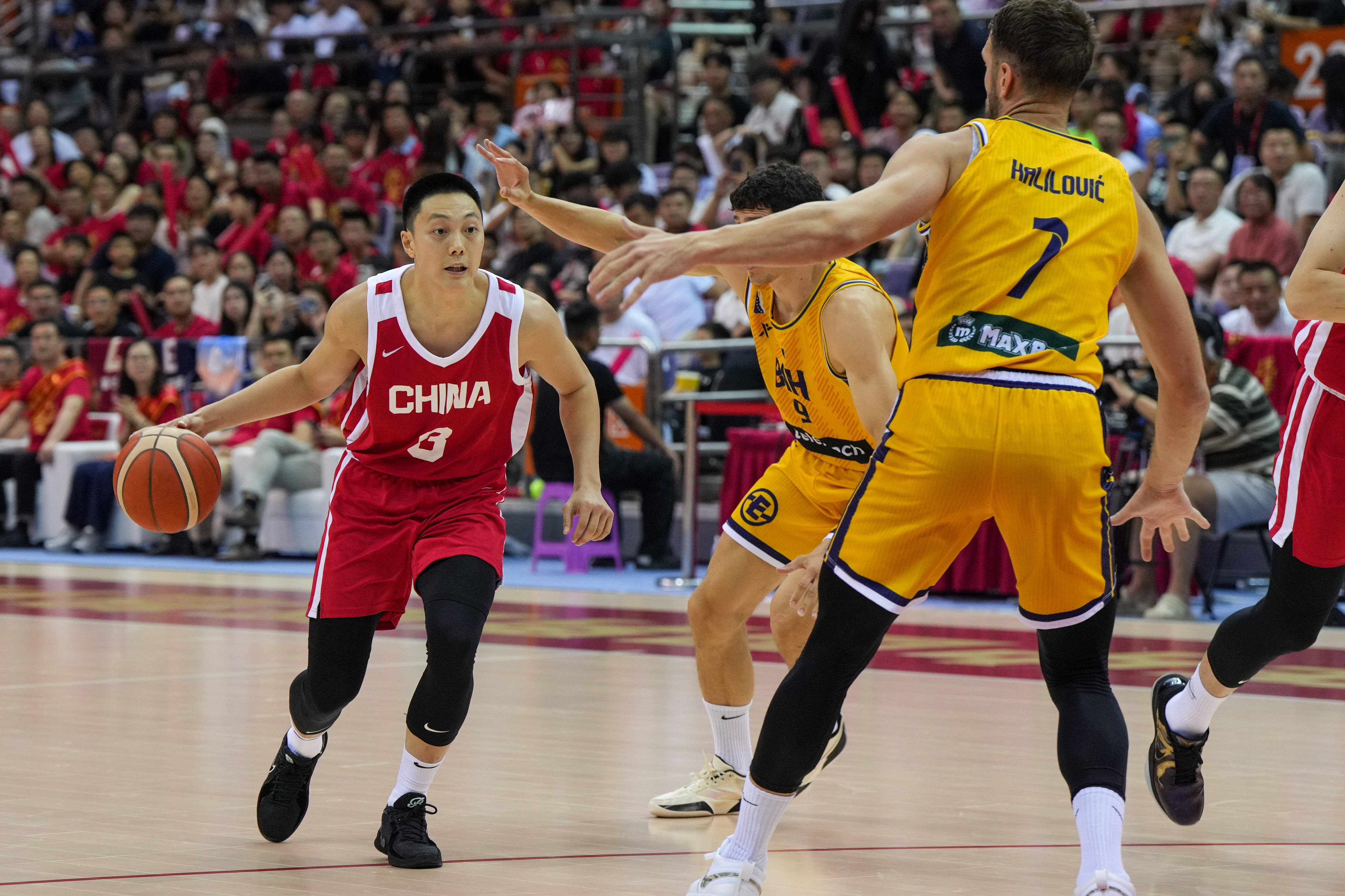 中国篮球联赛掀起热潮,球员实力竞争激烈吗