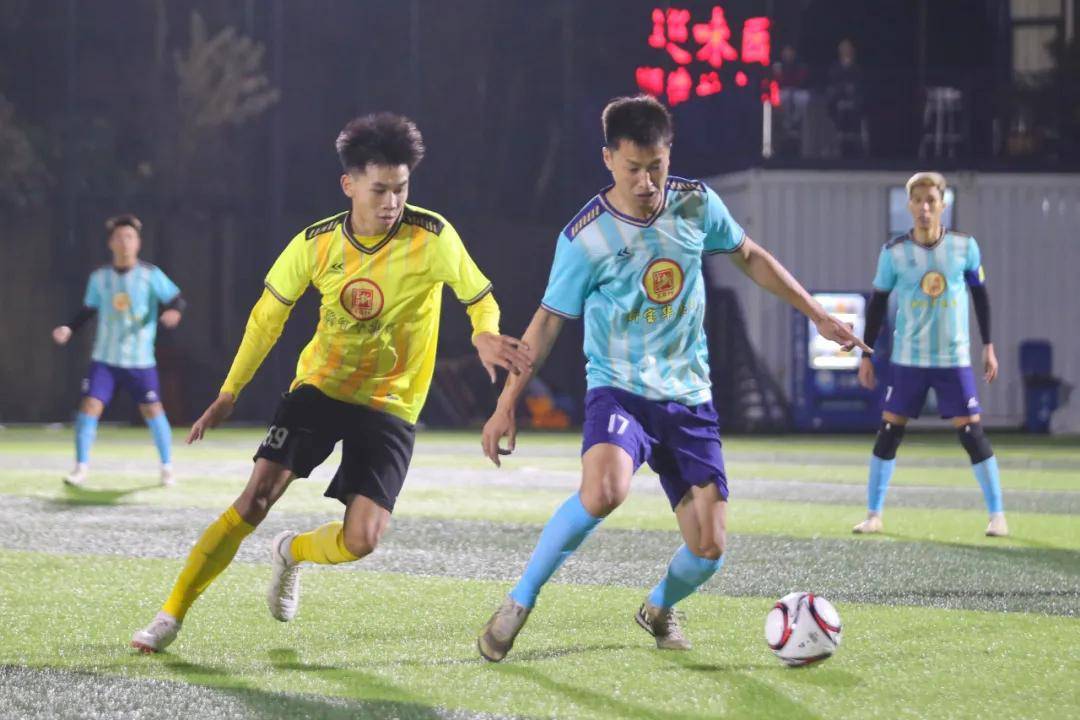 激动人心的足球赛事现场上展现巅峰对决(足坛巅峰对决) 激动人心的足球赛事现场上展现巅峰对决(足坛巅峰对决)